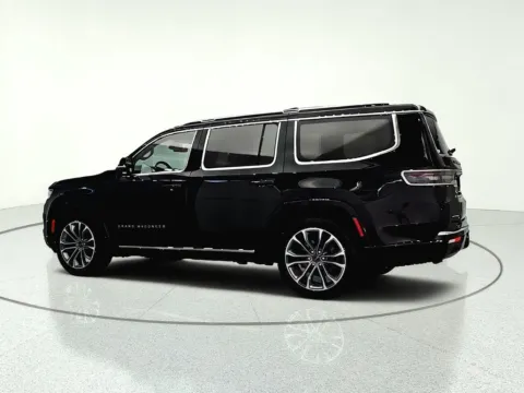 More photos of 2022 Jeep Grand Wagoneer Series III at CarWise Gurnee, IL