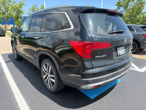 Photos of 2016 Honda Pilot Touring for sale in Gurnee, IL at CarWise Gurnee