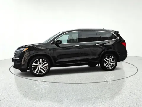 Another view of 2016 Honda Pilot Touring for sale in Gurnee, IL at CarWise Gurnee