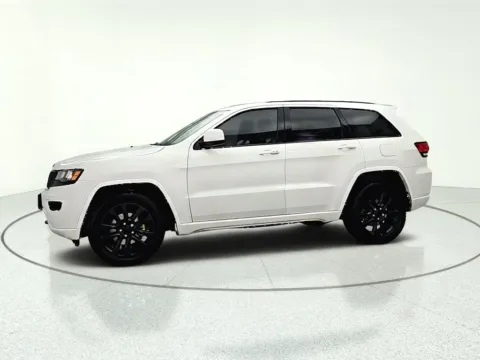 More photos of 2017 Jeep Grand Cherokee Altitude at CarWise Gurnee, IL