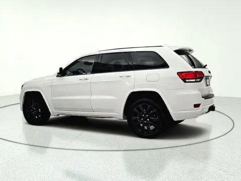 More photos of 2017 Jeep Grand Cherokee Altitude at CarWise Gurnee, IL