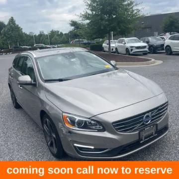 Green 2016 Volvo V60 T5 for sale in Gurnee, IL