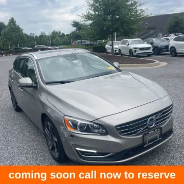 Green 2016 Volvo V60 T5 for sale in Gurnee, IL