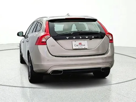 More photos of 2016 Volvo V60 T5 at CarWise Gurnee, IL