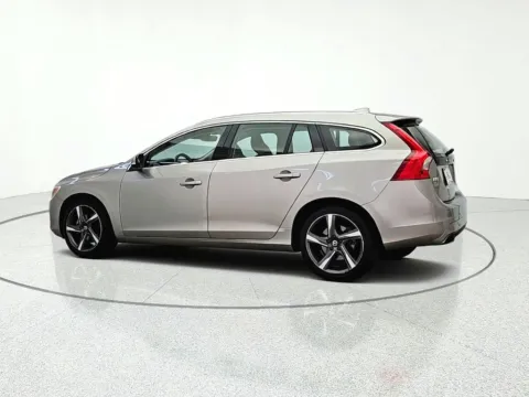 More photos of 2016 Volvo V60 T5 at CarWise Gurnee, IL