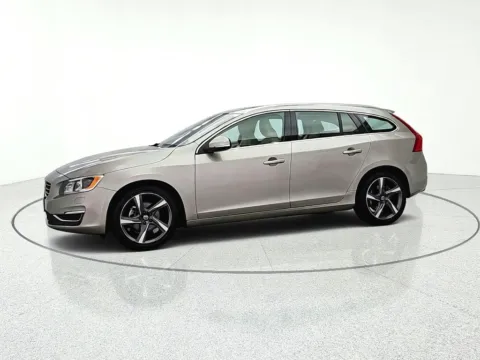 More photos of 2016 Volvo V60 T5 at CarWise Gurnee, IL