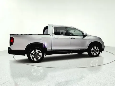 More photos of 2017 Honda Ridgeline RTL-T at CarWise Gurnee, IL