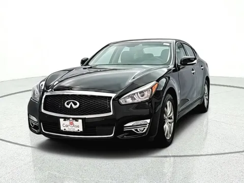 Photos of 2018 INFINITI Q70 3.7X for sale in Gurnee, IL at CarWise Gurnee