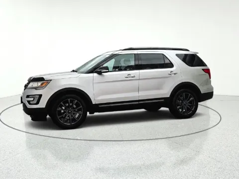 More photos of 2017 Ford Explorer XLT at CarWise Gurnee, IL