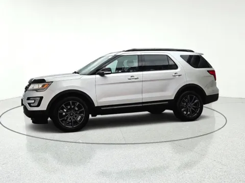 Another view of 2017 Ford Explorer XLT for sale in Gurnee, IL at CarWise Gurnee