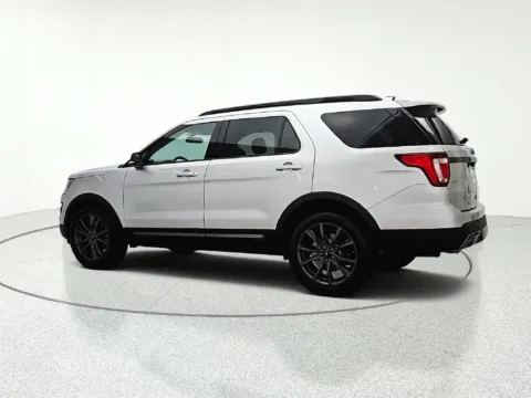 More photos of 2017 Ford Explorer XLT at CarWise Gurnee, IL