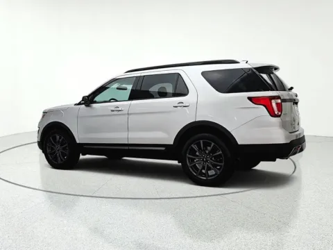 More photos of 2017 Ford Explorer XLT at CarWise Gurnee, IL