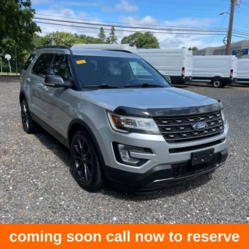 Silver 2017 Ford Explorer XLT for sale in Gurnee, IL