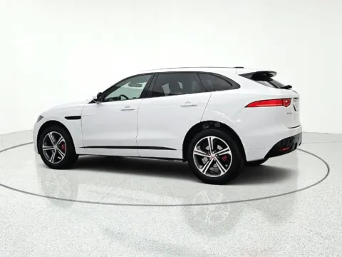 More photos of 2020 Jaguar F-PACE S at CarWise Gurnee, IL