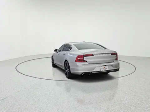 More photos of 2017 Volvo S90 T6 Momentum at CarWise Gurnee, IL
