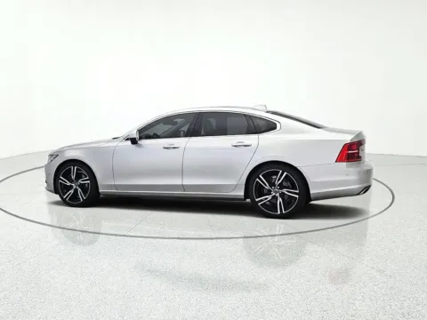 More photos of 2017 Volvo S90 T6 Momentum at CarWise Gurnee, IL