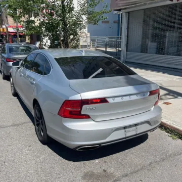 Photos of 2017 Volvo S90 T6 Momentum for sale in Gurnee, IL at CarWise Gurnee