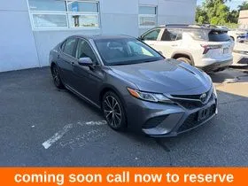 Gray 2018 Toyota Camry SE for sale in Gurnee, IL