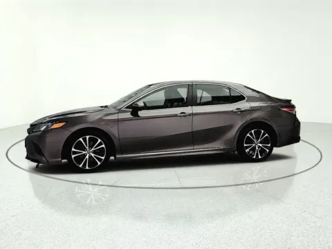 More photos of 2018 Toyota Camry SE at CarWise Gurnee, IL