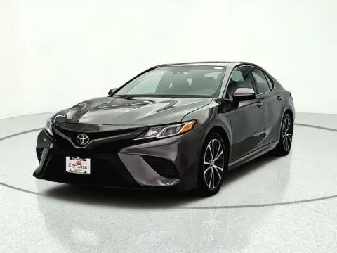 Photos of 2018 Toyota Camry SE for sale in Gurnee, IL at CarWise Gurnee