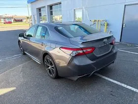 Photos of 2018 Toyota Camry SE for sale in Gurnee, IL at CarWise Gurnee