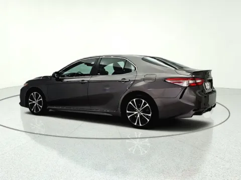 More photos of 2018 Toyota Camry SE at CarWise Gurnee, IL