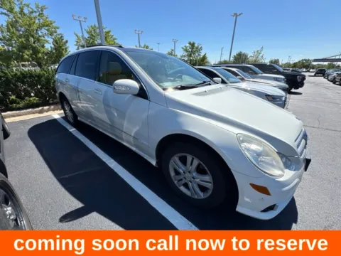 White 2008 Mercedes-Benz R-Class R 350 for sale in Gurnee, IL