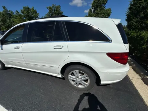 Photos of 2008 Mercedes-Benz R-Class R 350 for sale in Gurnee, IL at CarWise Gurnee