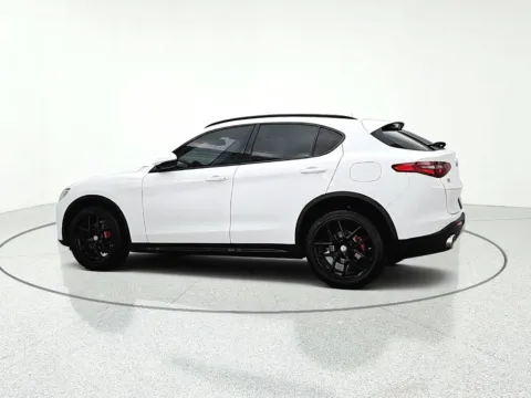 More photos of 2018 Alfa Romeo Stelvio at CarWise Gurnee, IL