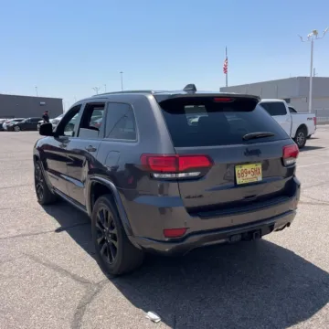 Photos of 2017 Jeep Grand Cherokee Altitude for sale in Gurnee, IL at CarWise Gurnee