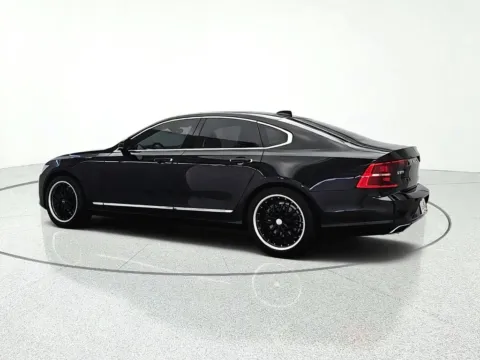 More photos of 2017 Volvo S90 T6 Inscription at CarWise Gurnee, IL