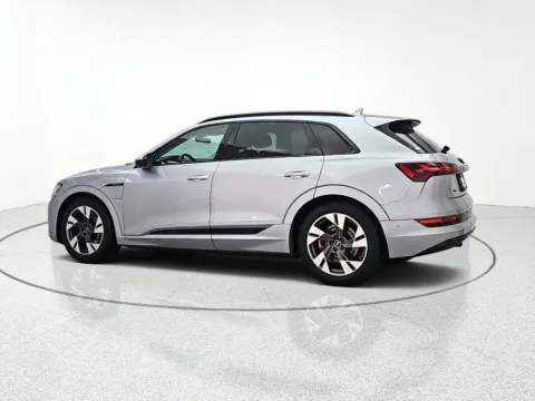 More photos of 2022 Audi e-tron Premium at CarWise Gurnee, IL