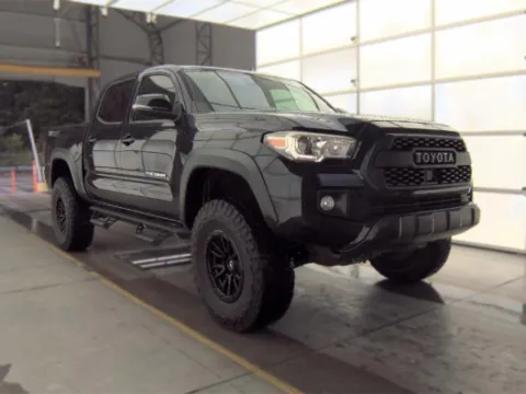Black 2018 Toyota Tacoma TRD Off-Road for sale in Gurnee, IL