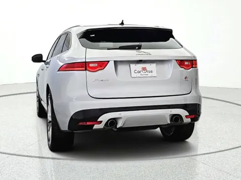 More photos of 2020 Jaguar F-PACE S at CarWise Gurnee, IL