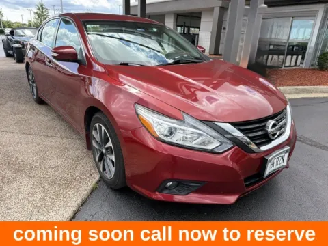 Red 2016 Nissan Altima 2.5 SL for sale in Gurnee, IL