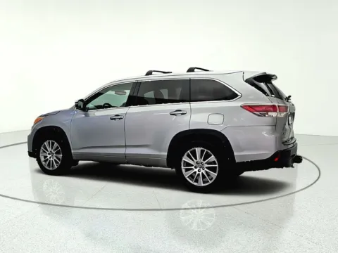 More photos of 2016 Toyota Highlander XLE V6 at CarWise Gurnee, IL