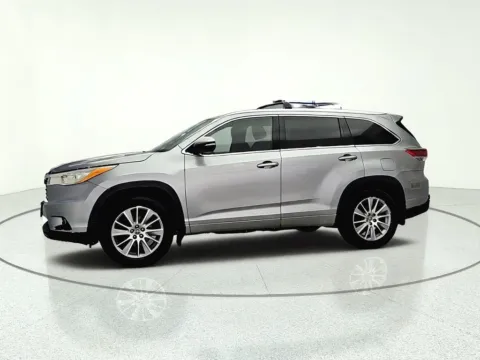 More photos of 2016 Toyota Highlander XLE V6 at CarWise Gurnee, IL