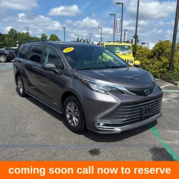 Gray 2021 Toyota Sienna XLE for sale in Gurnee, IL