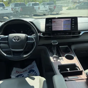 Another view of 2021 Toyota Sienna XLE for sale in Gurnee, IL at CarWise Gurnee