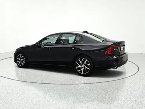 More photos of 2019 Volvo S60 T6 Momentum at CarWise Gurnee, IL