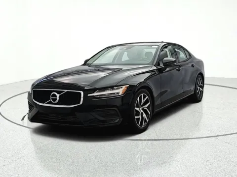 Photos of 2019 Volvo S60 T6 Momentum for sale in Gurnee, IL at CarWise Gurnee