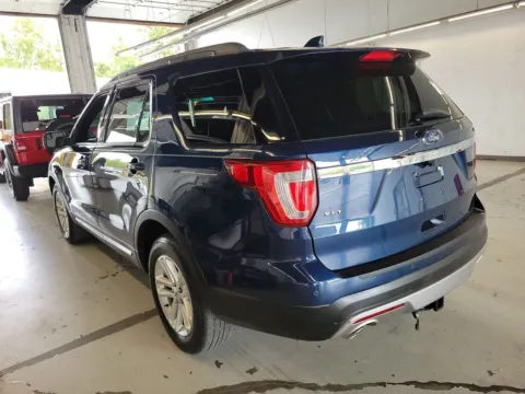 Photos of 2017 Ford Explorer XLT for sale in Gurnee, IL at CarWise Gurnee