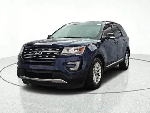 Photos of 2017 Ford Explorer XLT for sale in Gurnee, IL at CarWise Gurnee