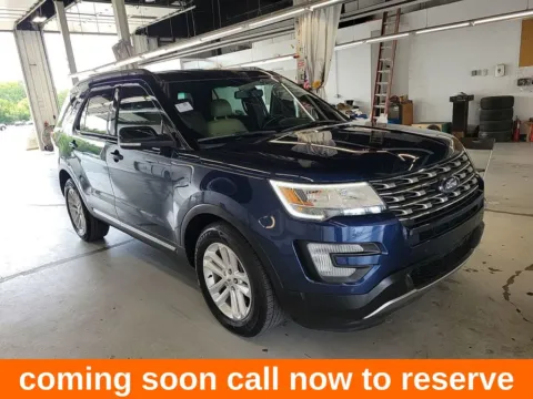 Blue 2017 Ford Explorer XLT for sale in Gurnee, IL