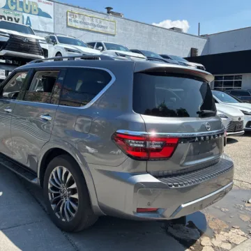 Photos of 2022 Nissan Armada Platinum for sale in Gurnee, IL at CarWise Gurnee