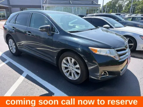 Gray 2014 Toyota Venza XLE for sale in Gurnee, IL