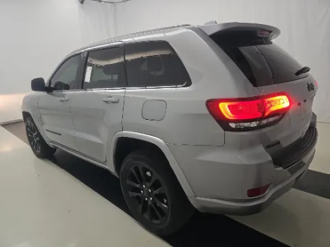 Photos of 2018 Jeep Grand Cherokee Altitude for sale in Gurnee, IL at CarWise Gurnee