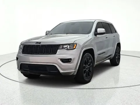 Photos of 2018 Jeep Grand Cherokee Altitude for sale in Gurnee, IL at CarWise Gurnee