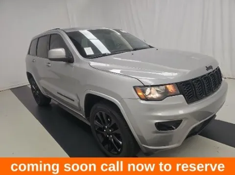 Silver 2018 Jeep Grand Cherokee Altitude for sale in Gurnee, IL