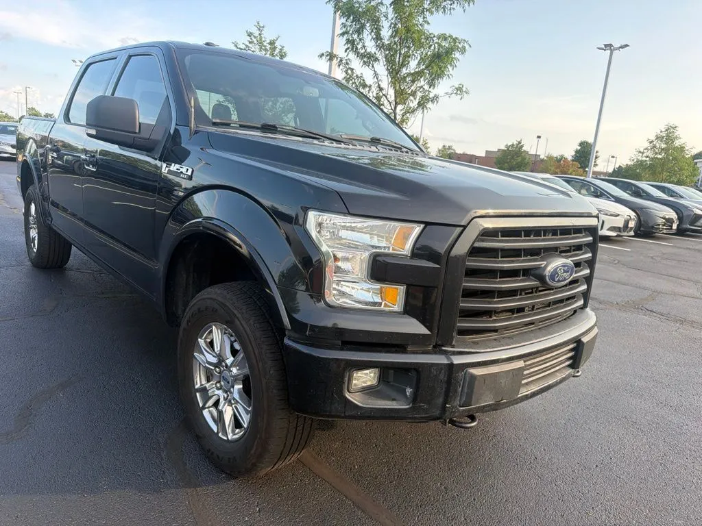 Black 2015 Ford F-150 XLT for sale in Gurnee, IL